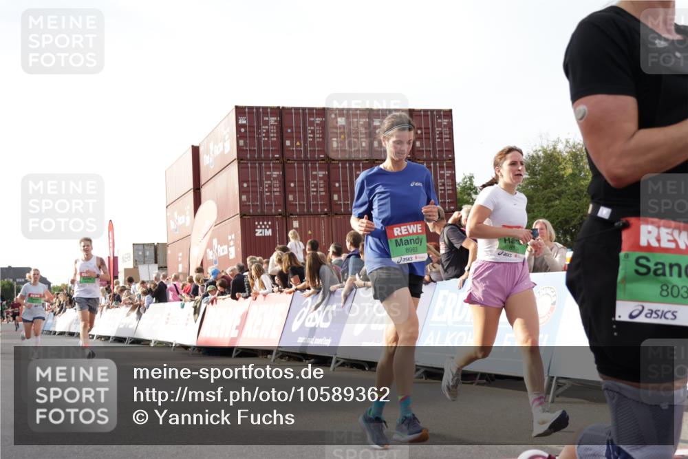 03.10.2026 - Köhlbrandbrückenlauf Yannick Fuchs http://msf.ph/oto/10589362 03.10.2026 16:13:01 Ziel 7654, 7751, 7752, 8036, 8287, 8495, 8514, 8532, 8533, 8963, 8964, 9036, 9515, 9716, 9767, 9788 meine-sportfotos.de