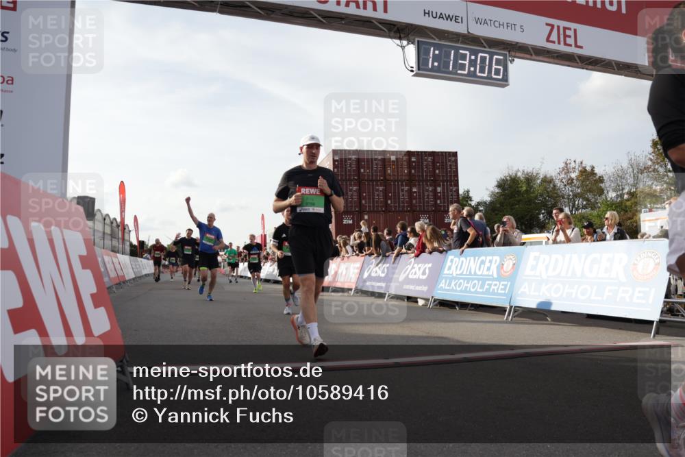 03.10.2026 - Köhlbrandbrückenlauf Yannick Fuchs http://msf.ph/oto/10589416 03.10.2026 16:13:07 Ziel 7032, 7548, 7654, 8169, 8287, 8495, 8533, 8604, 8964, 9515, 9539, 9580, 9688, 9716, 9788 meine-sportfotos.de