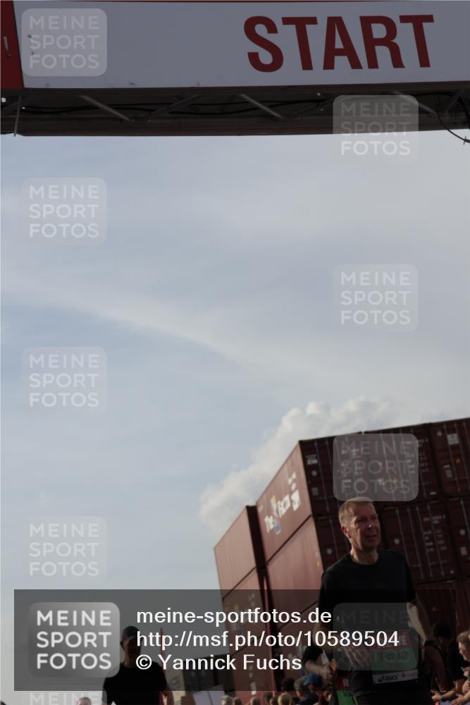 03.10.2026 - Köhlbrandbrückenlauf Yannick Fuchs http://msf.ph/oto/10589504 03.10.2026 16:13:17 Ziel 7061, 7380, 7548, 8125, 8169, 8332, 8336, 8427, 8458, 8604, 9539, 9688 meine-sportfotos.de