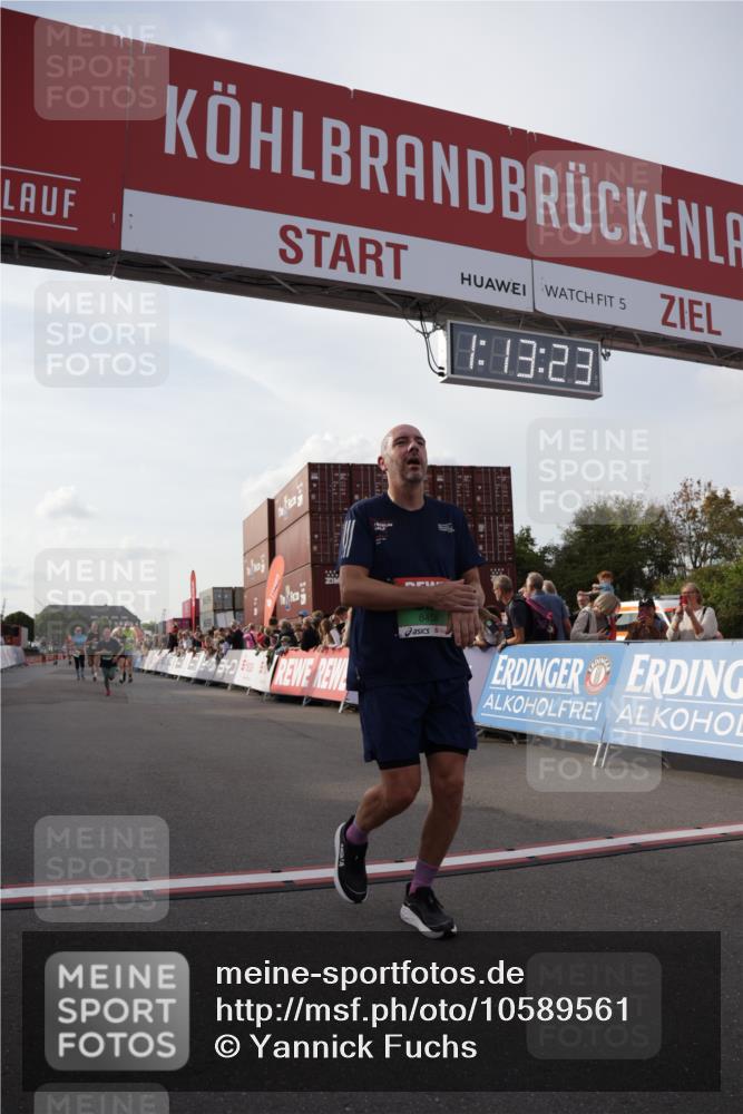 03.10.2026 - Köhlbrandbrückenlauf Yannick Fuchs http://msf.ph/oto/10589561 03.10.2026 16:13:24 Ziel 7045, 7046, 7223, 7429, 7637, 8125, 8332, 8336, 8427, 8454, 8458 meine-sportfotos.de