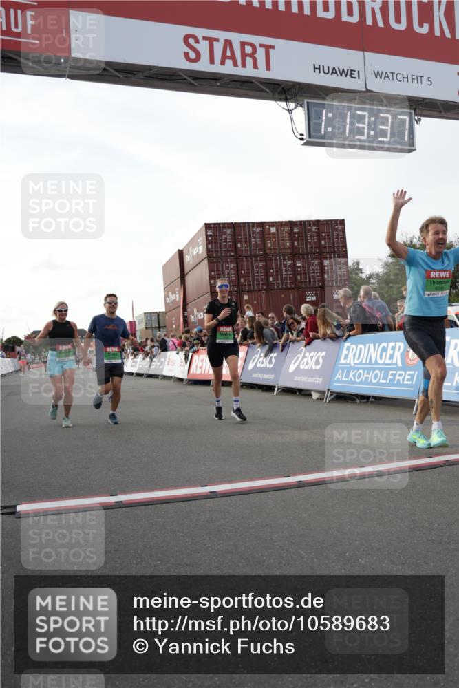 03.10.2026 - Köhlbrandbrückenlauf Yannick Fuchs http://msf.ph/oto/10589683 03.10.2026 16:13:38 Ziel 7278, 7528, 7885, 8351, 8500, 8540, 8648, 9326, 9779, 9795 meine-sportfotos.de