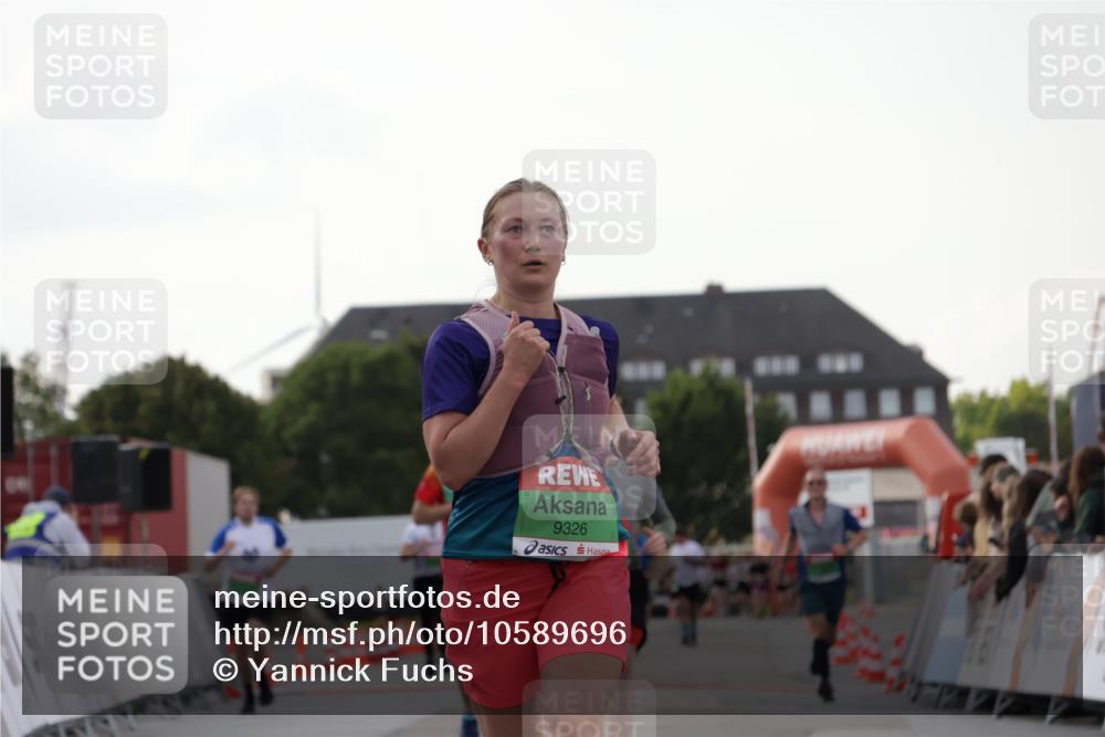 03.10.2026 - Köhlbrandbrückenlauf Yannick Fuchs http://msf.ph/oto/10589696 03.10.2026 16:13:42 Ziel 7096, 7278, 7528, 8351, 8500, 8648, 9326, 9779 meine-sportfotos.de