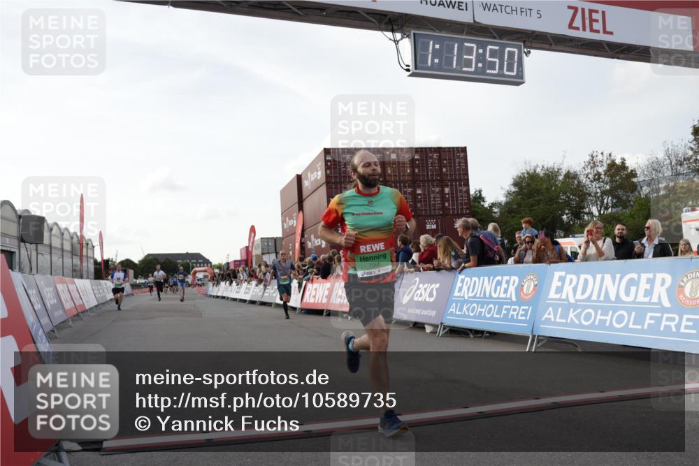 03.10.2026 - Köhlbrandbrückenlauf Yannick Fuchs http://msf.ph/oto/10589735 03.10.2026 16:13:50 Ziel 7096, 7278, 7687, 7709, 8578, 9746 meine-sportfotos.de