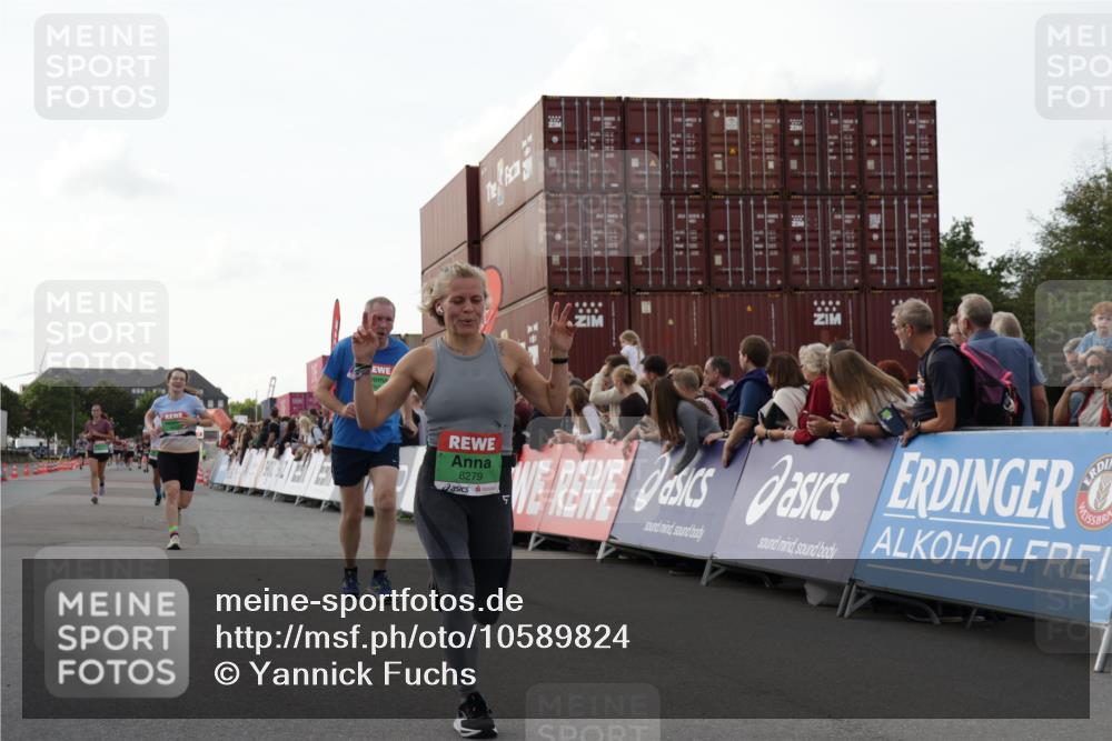 03.10.2026 - Köhlbrandbrückenlauf Yannick Fuchs http://msf.ph/oto/10589824 03.10.2026 16:14:04 Ziel 7351, 7913, 8279, 8431, 8544, 8545, 8933, 9746 meine-sportfotos.de