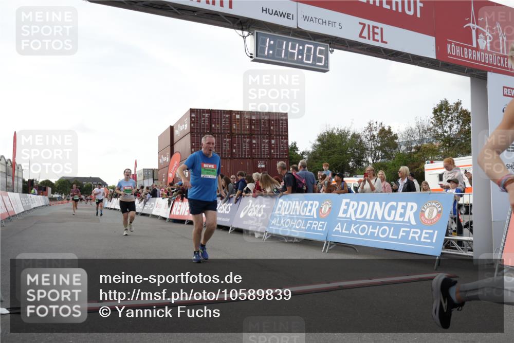03.10.2026 - Köhlbrandbrückenlauf Yannick Fuchs http://msf.ph/oto/10589839 03.10.2026 16:14:06 Ziel 7351, 7913, 8279, 8431, 8544, 8545, 8933 meine-sportfotos.de