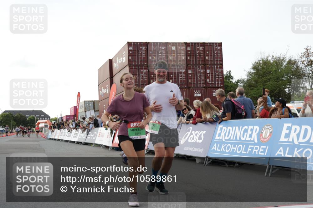 03.10.2026 - Köhlbrandbrückenlauf Yannick Fuchs http://msf.ph/oto/10589861 03.10.2026 16:14:10 Ziel 8431, 8544, 8545, 8933 meine-sportfotos.de