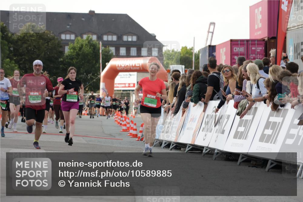 03.10.2026 - Köhlbrandbrückenlauf Yannick Fuchs http://msf.ph/oto/10589885 03.10.2026 16:14:17 Ziel 8664, 9813 meine-sportfotos.de