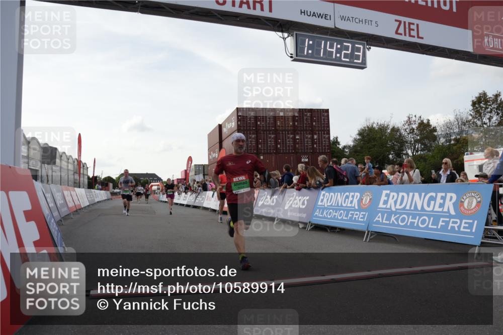 03.10.2026 - Köhlbrandbrückenlauf Yannick Fuchs http://msf.ph/oto/10589914 03.10.2026 16:14:24 Ziel 7597, 8180, 8206, 8664, 8967, 9030, 9813 meine-sportfotos.de