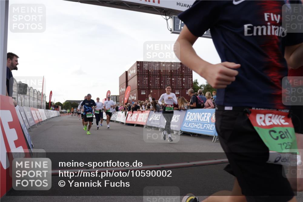 03.10.2026 - Köhlbrandbrückenlauf Yannick Fuchs http://msf.ph/oto/10590002 03.10.2026 16:14:35 Ziel 7055, 7100, 7101, 7102, 7256, 7257, 7597, 8180, 8206, 8402, 8528, 8529, 9319 meine-sportfotos.de