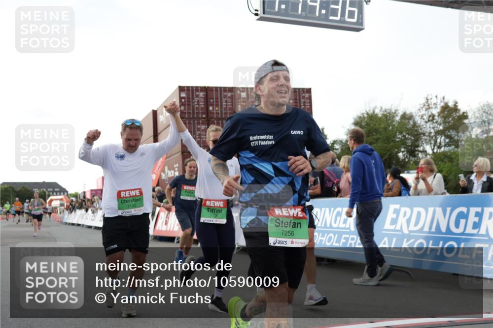 03.10.2026 - Köhlbrandbrückenlauf Yannick Fuchs http://msf.ph/oto/10590009 03.10.2026 16:14:37 Ziel 7055, 7100, 7101, 7102, 7256, 7257, 8180, 8206, 8402, 8528, 8529, 9319 meine-sportfotos.de