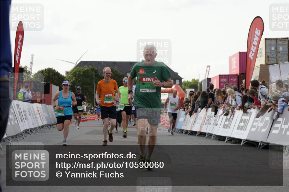 03.10.2026 - Köhlbrandbrückenlauf Yannick Fuchs http://msf.ph/oto/10590060 03.10.2026 16:14:45 Ziel 8402, 8493, 8656, 8855, 8905, 9399, 9569 meine-sportfotos.de