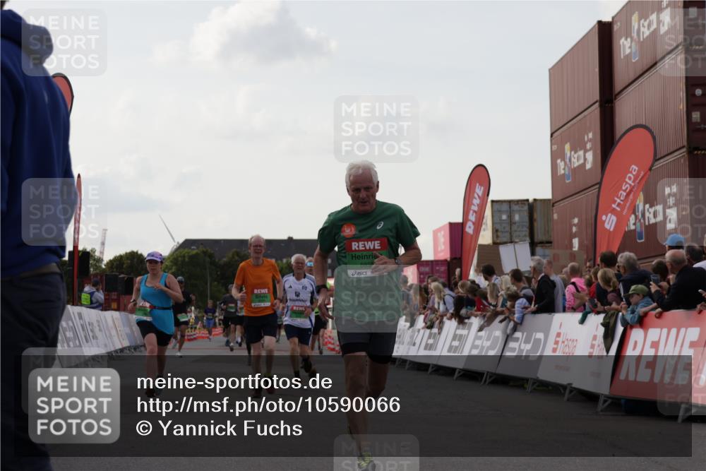 03.10.2026 - Köhlbrandbrückenlauf Yannick Fuchs http://msf.ph/oto/10590066 03.10.2026 16:14:47 Ziel 8295, 8402, 8493, 8656, 8657, 8855, 8905, 9399, 9569 meine-sportfotos.de