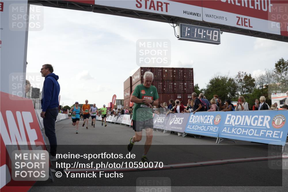 03.10.2026 - Köhlbrandbrückenlauf Yannick Fuchs http://msf.ph/oto/10590070 03.10.2026 16:14:48 Ziel 8295, 8493, 8656, 8657, 8855, 8905, 9058, 9399, 9569, 9840 meine-sportfotos.de