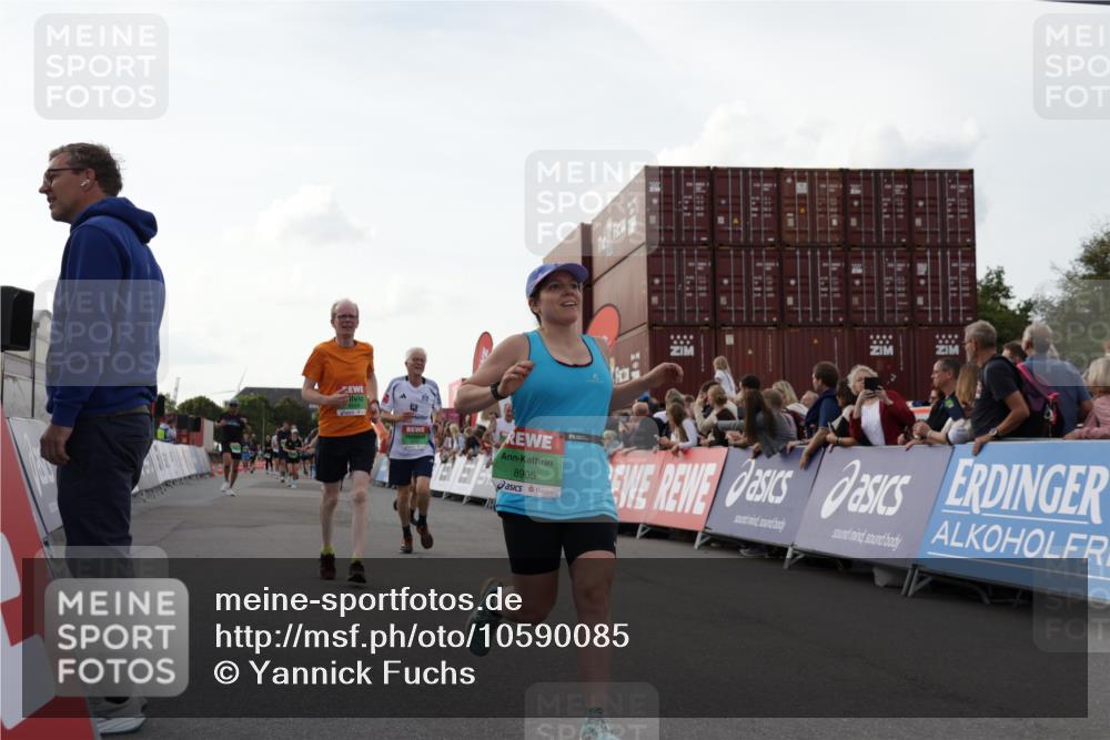 03.10.2026 - Köhlbrandbrückenlauf Yannick Fuchs http://msf.ph/oto/10590085 03.10.2026 16:14:50 Ziel 8295, 8493, 8656, 8657, 8855, 8905, 8942, 9058, 9399, 9569, 9805, 9840 meine-sportfotos.de