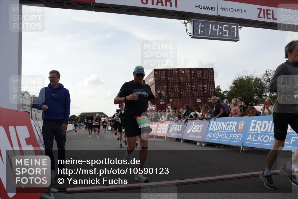 03.10.2026 - Köhlbrandbrückenlauf Yannick Fuchs http://msf.ph/oto/10590123 03.10.2026 16:14:58 Ziel 7643, 7848, 7849, 7952, 8295, 8420, 8453, 8482, 8493, 8656, 8657, 8684, 8743, 8779, 8848, 8871, 8913, 8942, 9058, 9399, 9488, 9769, 9805, 9840 meine-sportfotos.de