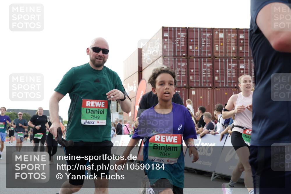 03.10.2026 - Köhlbrandbrückenlauf Yannick Fuchs http://msf.ph/oto/10590184 03.10.2026 16:15:04 Ziel 7643, 7848, 7849, 7952, 8420, 8453, 8482, 8608, 8615, 8619, 8684, 8743, 8774, 8779, 8848, 8871, 8913, 8942, 9023, 9066, 9097, 9123, 9488, 9769, 9805 meine-sportfotos.de