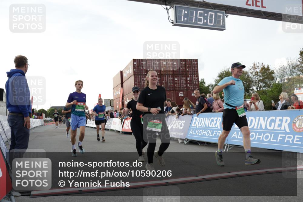 03.10.2026 - Köhlbrandbrückenlauf Yannick Fuchs http://msf.ph/oto/10590206 03.10.2026 16:15:08 Ziel 7848, 7849, 8453, 8482, 8608, 8615, 8619, 8743, 8774, 8779, 8871, 9023, 9066, 9097, 9123, 9488, 9769, 9823 meine-sportfotos.de