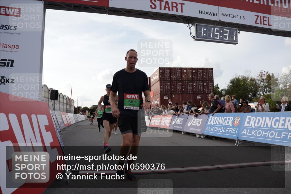 03.10.2026 - Köhlbrandbrückenlauf Yannick Fuchs http://msf.ph/oto/10590376 03.10.2026 16:15:32 Ziel 7071, 7318, 7349, 7440, 7512, 7513, 7536, 7600, 7616, 8167, 8294, 8598, 8605, 8626, 8627, 8637, 8642, 8679, 8744, 9115, 9142 meine-sportfotos.de