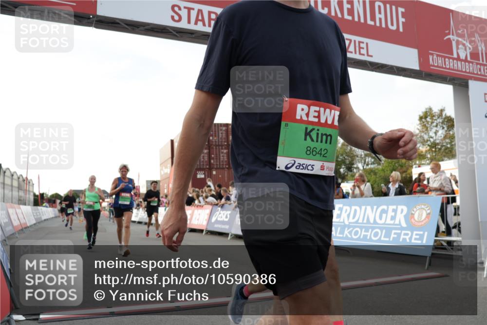 03.10.2026 - Köhlbrandbrückenlauf Yannick Fuchs http://msf.ph/oto/10590386 03.10.2026 16:15:33 Ziel 7071, 7318, 7440, 7512, 7513, 7536, 7600, 7616, 8167, 8294, 8605, 8626, 8627, 8637, 8642, 8744, 8883, 9115, 9142 meine-sportfotos.de