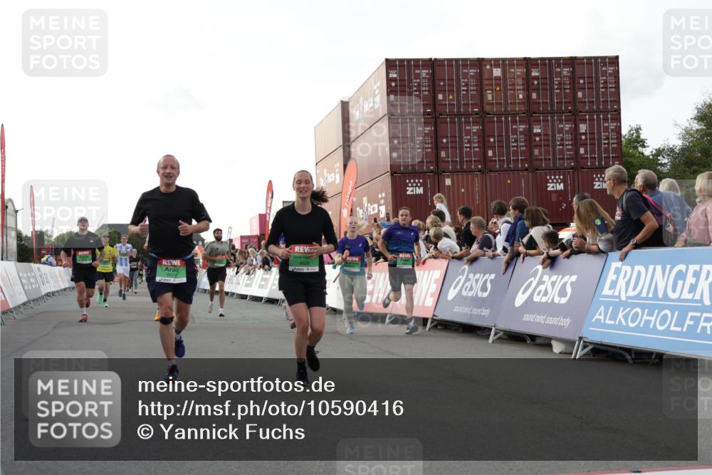 03.10.2026 - Köhlbrandbrückenlauf Yannick Fuchs http://msf.ph/oto/10590416 03.10.2026 16:15:37 Ziel 7071, 7318, 7440, 7536, 7616, 7708, 7710, 8167, 8294, 8605, 8626, 8627, 8637, 8707, 8744, 8830, 8883, 9010, 9115, 9142 meine-sportfotos.de