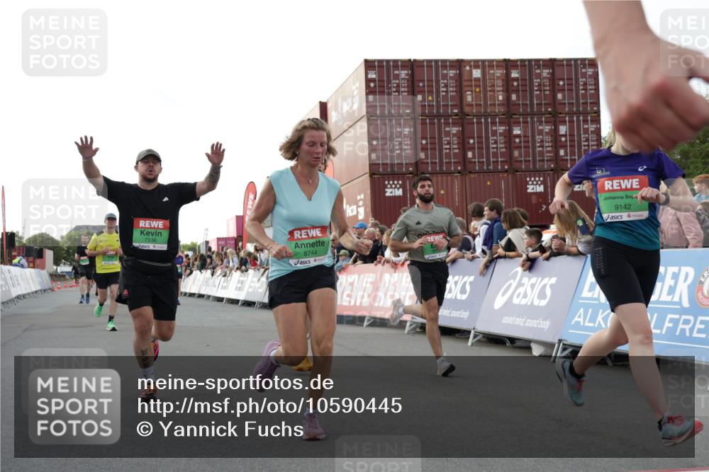 03.10.2026 - Köhlbrandbrückenlauf Yannick Fuchs http://msf.ph/oto/10590445 03.10.2026 16:15:40 Ziel 7318, 7440, 0000, 7616, 7708, 7710, 8167, 8294, 8605, 8626, 8627, 8707, 8744, 8830, 8883, 9010, 9142, 9642 meine-sportfotos.de
