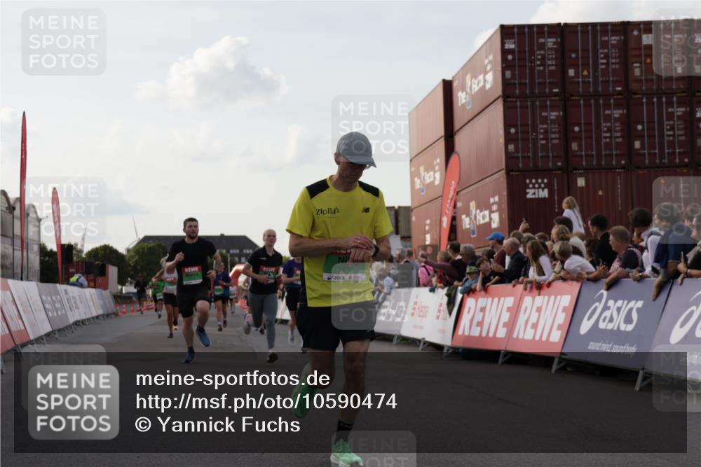 03.10.2026 - Köhlbrandbrückenlauf Yannick Fuchs http://msf.ph/oto/10590474 03.10.2026 16:15:42 Ziel 7286, 0000, 7616, 7708, 7710, 8167, 8294, 8605, 8626, 8627, 8707, 8744, 8830, 8883, 9010, 9142, 9557, 9642 meine-sportfotos.de
