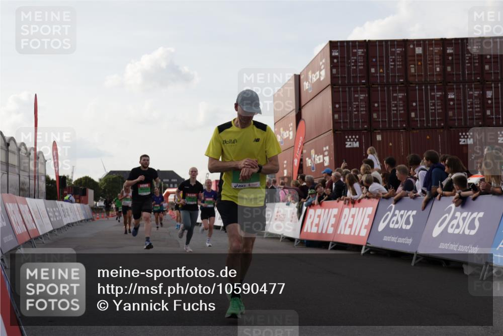 03.10.2026 - Köhlbrandbrückenlauf Yannick Fuchs http://msf.ph/oto/10590477 03.10.2026 16:15:43 Ziel 7286, 0000, 7616, 7708, 7710, 7781, 7989, 8167, 8294, 8605, 8626, 8707, 8744, 8830, 8883, 8908, 9010, 9142, 9557, 9642 meine-sportfotos.de