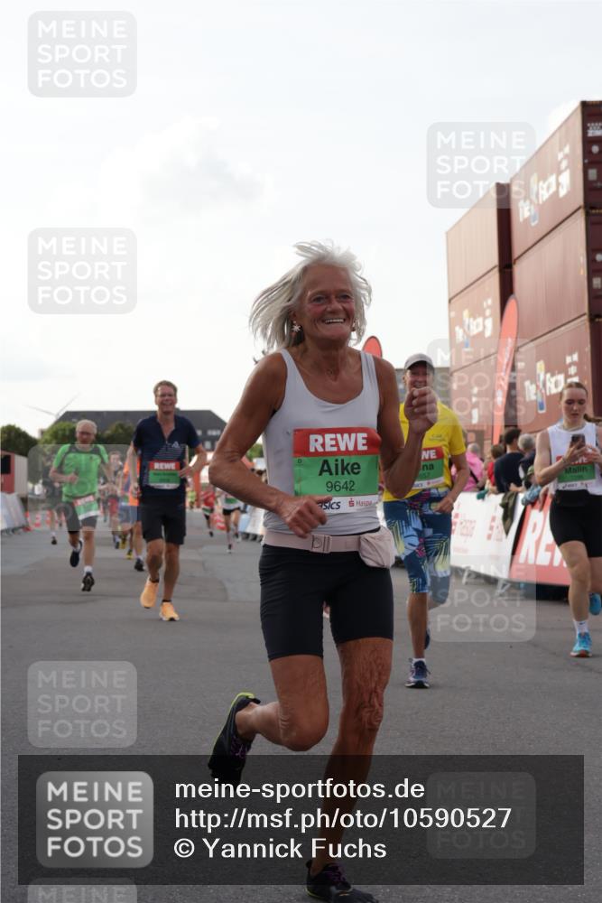 03.10.2026 - Köhlbrandbrückenlauf Yannick Fuchs http://msf.ph/oto/10590527 03.10.2026 16:15:49 Ziel 7286, 7683, 7708, 7710, 7781, 7989, 8116, 8307, 8707, 8830, 8908, 8951, 8988, 9194, 9557, 9642, 9728 meine-sportfotos.de