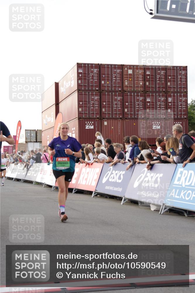 03.10.2026 - Köhlbrandbrückenlauf Yannick Fuchs http://msf.ph/oto/10590549 03.10.2026 16:15:51 Ziel 7003, 7286, 7683, 7781, 7792, 7989, 8116, 8307, 8555, 8606, 8707, 8830, 8908, 8951, 8988, 9194, 9557, 9642, 9728 meine-sportfotos.de