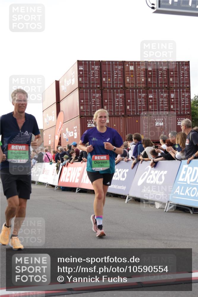 03.10.2026 - Köhlbrandbrückenlauf Yannick Fuchs http://msf.ph/oto/10590554 03.10.2026 16:15:52 Ziel 7003, 7286, 7683, 7781, 7792, 7989, 8116, 8307, 8555, 8606, 8908, 8951, 8988, 9194, 9557, 9642, 9728, 9819 meine-sportfotos.de