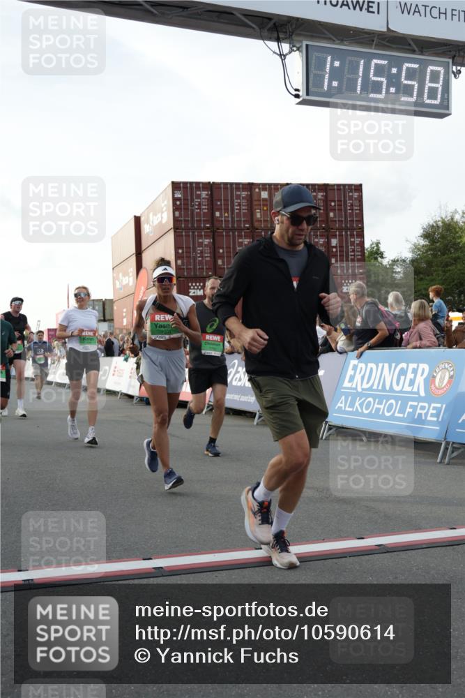 03.10.2026 - Köhlbrandbrückenlauf Yannick Fuchs http://msf.ph/oto/10590614 03.10.2026 16:15:59 Ziel 7003, 7023, 7076, 7239, 7678, 7683, 7792, 7904, 7919, 8116, 8307, 8555, 8606, 8693, 8951, 8988, 9081, 9117, 9194, 9728, 9819 meine-sportfotos.de