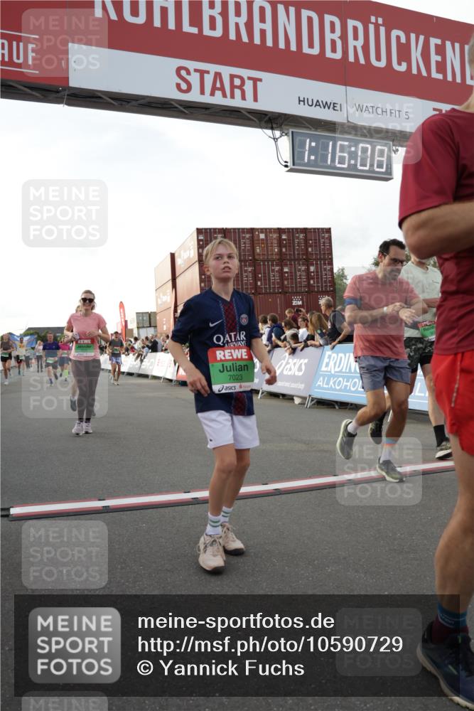 03.10.2026 - Köhlbrandbrückenlauf Yannick Fuchs http://msf.ph/oto/10590729 03.10.2026 16:16:09 Ziel 7023, 7076, 7264, 7335, 7678, 7904, 7919, 7924, 7971, 8009, 8599, 8696, 8763, 8791, 8886, 8929, 9081, 9117 meine-sportfotos.de