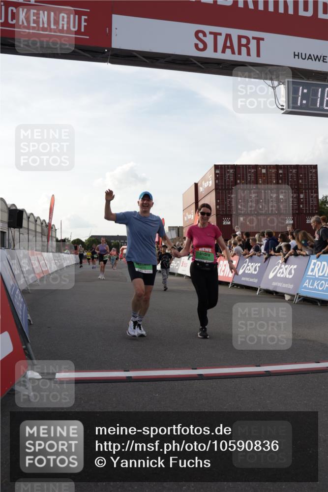 03.10.2026 - Köhlbrandbrückenlauf Yannick Fuchs http://msf.ph/oto/10590836 03.10.2026 16:16:28 Ziel 7006, 7007, 7215, 7216, 8006, 8285, 8539, 8733, 9167, 9280 meine-sportfotos.de