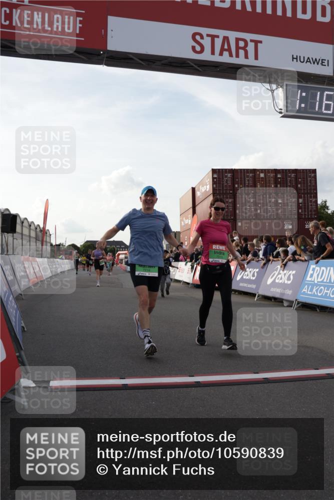 03.10.2026 - Köhlbrandbrückenlauf Yannick Fuchs http://msf.ph/oto/10590839 03.10.2026 16:16:29 Ziel 7006, 7007, 7215, 7216, 7691, 8006, 8285, 8539, 8733, 9167, 9280 meine-sportfotos.de