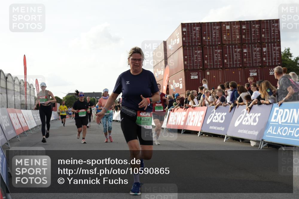 03.10.2026 - Köhlbrandbrückenlauf Yannick Fuchs http://msf.ph/oto/10590865 03.10.2026 16:16:35 Ziel 7006, 7007, 7691, 8006, 8285, 8492, 8539, 8733, 8787, 8936, 9098, 9167, 9400, 9707 meine-sportfotos.de