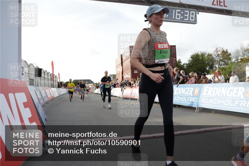 03.10.2026 - Köhlbrandbrückenlauf Yannick Fuchs http://msf.ph/oto/10590901 03.10.2026 16:16:39 Ziel 7691, 8006, 8285, 8352, 8457, 8492, 8733, 8787, 8936, 9098, 9167, 9400, 9707 meine-sportfotos.de