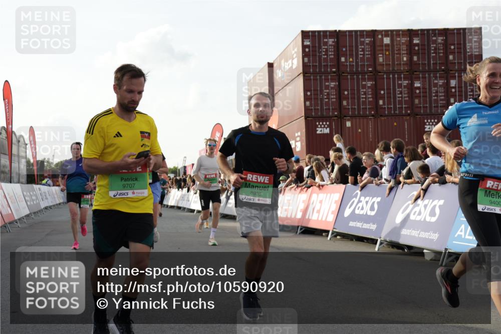 03.10.2026 - Köhlbrandbrückenlauf Yannick Fuchs http://msf.ph/oto/10590920 03.10.2026 16:16:42 Ziel 7289, 7691, 8150, 8161, 8213, 8285, 8352, 8457, 8492, 8674, 8733, 8787, 8936, 9098, 9167, 9400, 9707 meine-sportfotos.de
