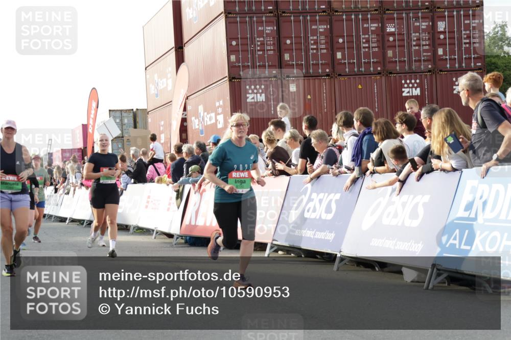 03.10.2026 - Köhlbrandbrückenlauf Yannick Fuchs http://msf.ph/oto/10590953 03.10.2026 16:16:48 Ziel 7056, 7289, 7658, 7659, 8150, 8161, 8213, 8352, 8442, 8457, 8467, 8492, 8614, 8674, 8706, 8904, 9039, 9055, 9088, 9098, 9104, 9321, 9771, 9806 meine-sportfotos.de