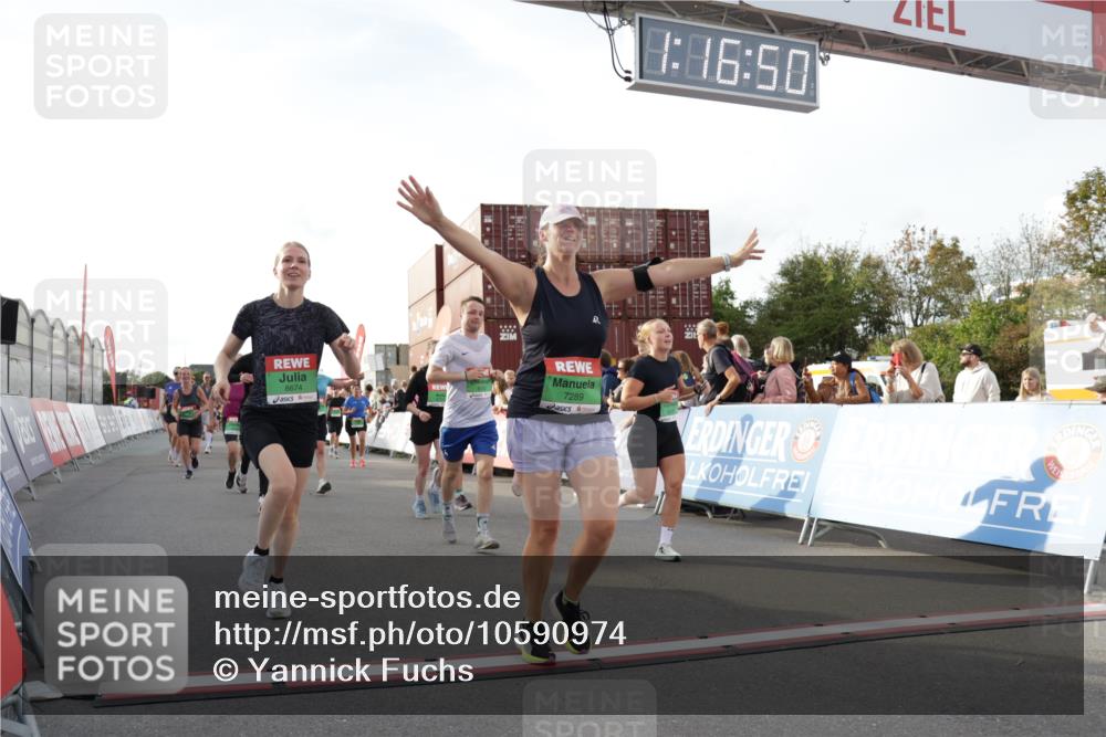03.10.2026 - Köhlbrandbrückenlauf Yannick Fuchs http://msf.ph/oto/10590974 03.10.2026 16:16:51 Ziel 7056, 7289, 7570, 7658, 7659, 8150, 8161, 8213, 8352, 8442, 8467, 8614, 8674, 8706, 8734, 8775, 8904, 9039, 9055, 9088, 9104, 9128, 9321, 9771, 9806 meine-sportfotos.de