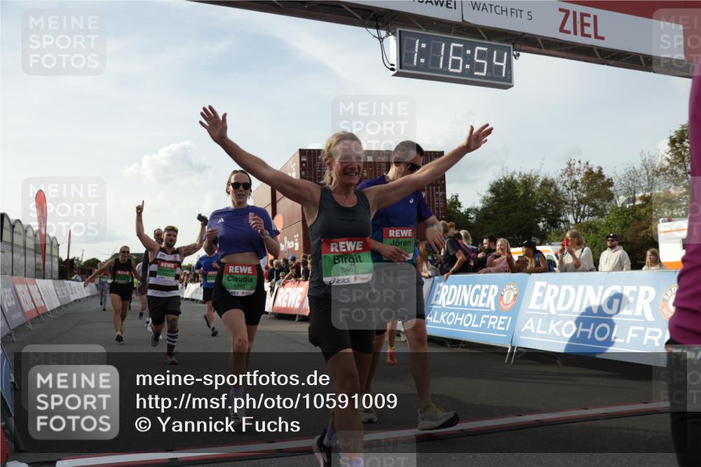 03.10.2026 - Köhlbrandbrückenlauf Yannick Fuchs http://msf.ph/oto/10591009 03.10.2026 16:16:55 Ziel 7056, 7289, 7570, 7658, 7659, 8161, 8213, 8442, 8467, 8614, 8674, 8675, 8706, 8734, 8775, 8904, 9039, 9055, 9088, 9104, 9128, 9164, 9165, 9321, 9771, 9806 meine-sportfotos.de