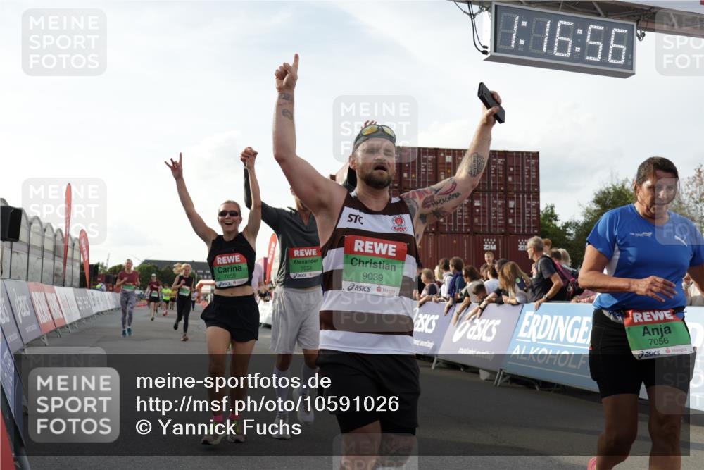 03.10.2026 - Köhlbrandbrückenlauf Yannick Fuchs http://msf.ph/oto/10591026 03.10.2026 16:16:57 Ziel 7056, 7570, 7658, 7659, 8442, 8467, 8614, 8675, 8706, 8734, 8775, 8904, 9039, 9055, 9088, 9104, 9128, 9164, 9165, 9321, 9771, 9806 meine-sportfotos.de