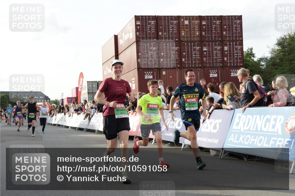 03.10.2026 - Köhlbrandbrückenlauf Yannick Fuchs http://msf.ph/oto/10591058 03.10.2026 16:17:04 Ziel 7031, 7570, 7776, 7908, 7909, 7932, 8675, 8734, 8775, 9164, 9165 meine-sportfotos.de