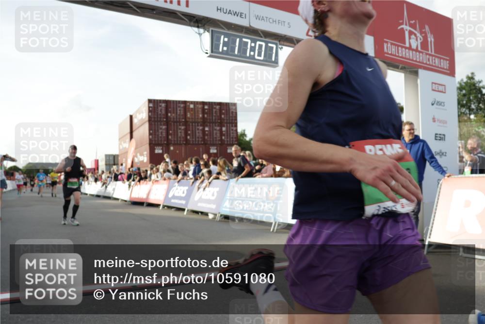 03.10.2026 - Köhlbrandbrückenlauf Yannick Fuchs http://msf.ph/oto/10591080 03.10.2026 16:17:08 Ziel 7031, 7467, 7471, 7472, 7776, 7908, 7909, 7932, 8574, 8675, 8702, 9164, 9165 meine-sportfotos.de