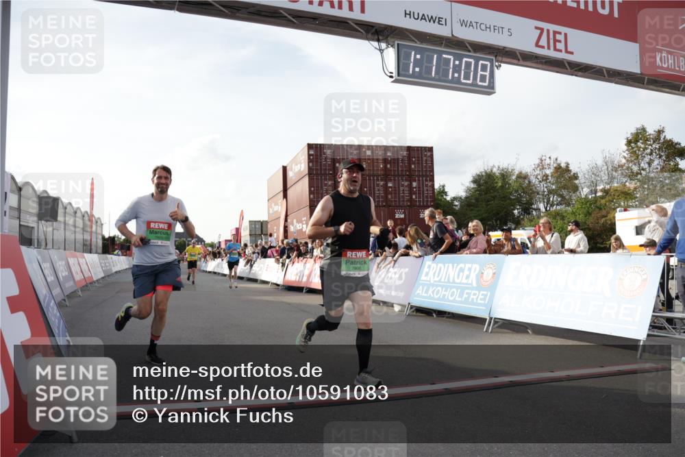 03.10.2026 - Köhlbrandbrückenlauf Yannick Fuchs http://msf.ph/oto/10591083 03.10.2026 16:17:09 Ziel 7031, 7467, 7471, 7472, 7776, 7908, 7909, 7932, 8574, 8675, 8702, 9164, 9165 meine-sportfotos.de