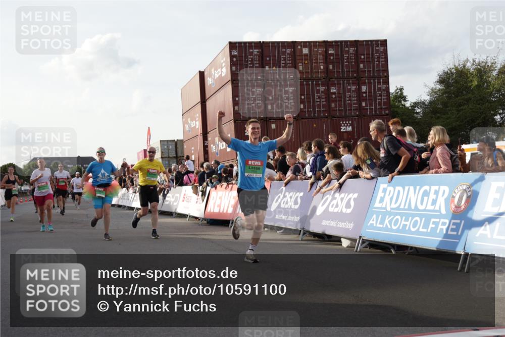 03.10.2026 - Köhlbrandbrückenlauf Yannick Fuchs http://msf.ph/oto/10591100 03.10.2026 16:17:12 Ziel 7031, 7291, 7467, 7471, 7472, 7776, 7908, 7909, 7932, 8386, 8508, 8574, 8702, 8940 meine-sportfotos.de