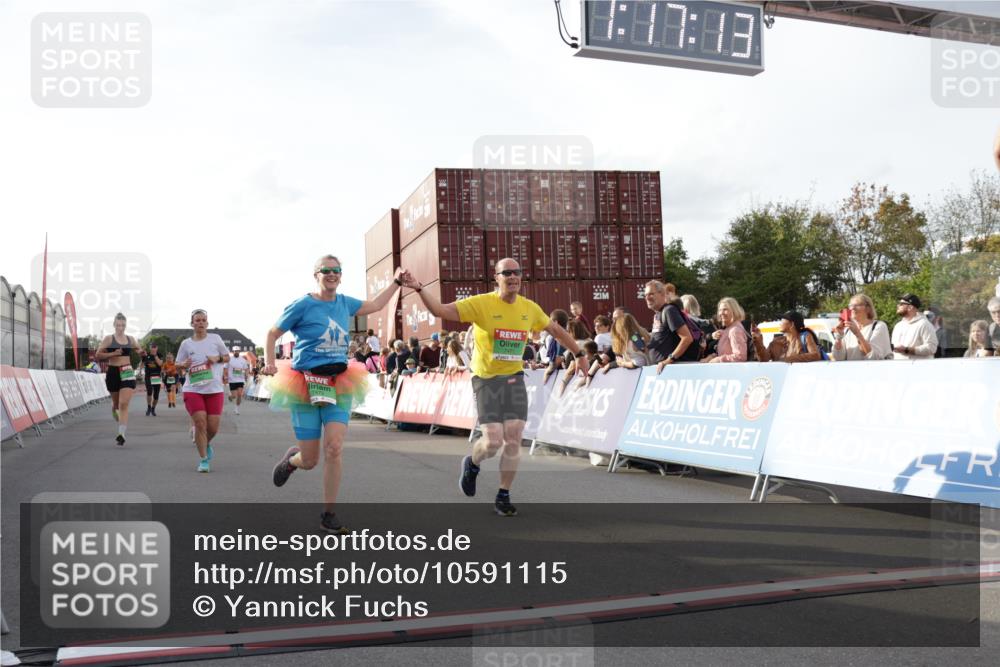 03.10.2026 - Köhlbrandbrückenlauf Yannick Fuchs http://msf.ph/oto/10591115 03.10.2026 16:17:14 Ziel 7031, 7291, 7467, 7471, 7472, 7908, 7909, 8034, 8386, 8508, 8574, 8702, 8940 meine-sportfotos.de
