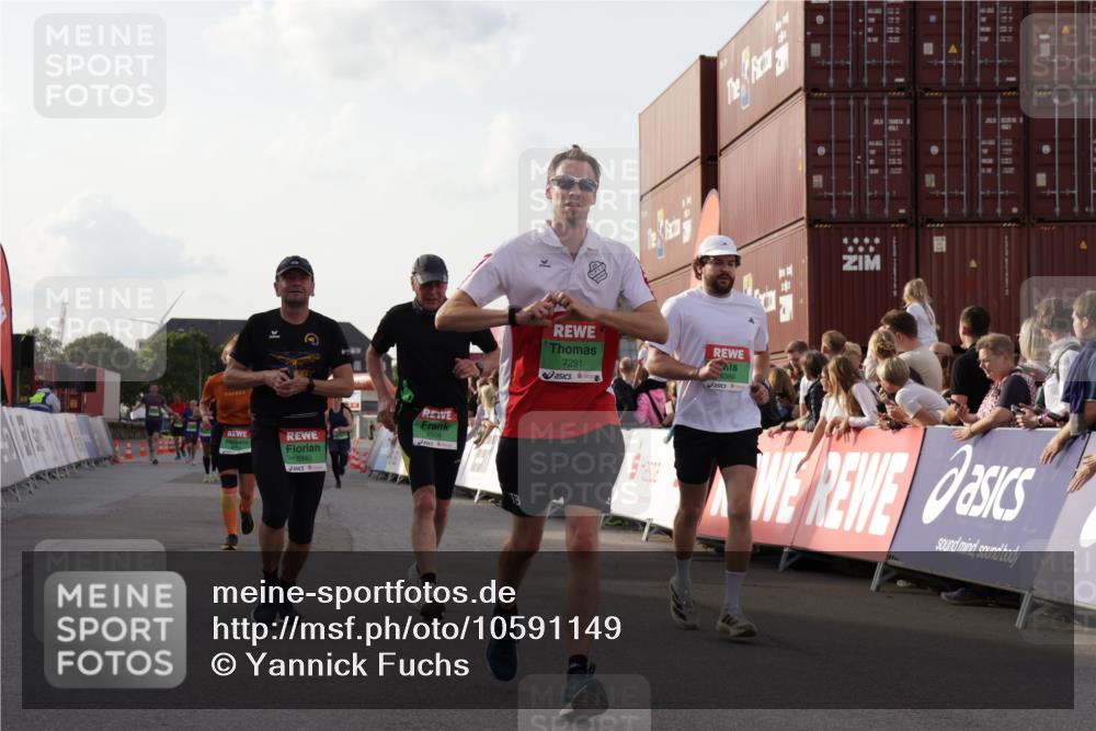 03.10.2026 - Köhlbrandbrückenlauf Yannick Fuchs http://msf.ph/oto/10591149 03.10.2026 16:17:18 Ziel 7031, 7291, 7467, 7471, 7472, 8034, 8386, 8508, 8574, 8702, 8940 meine-sportfotos.de