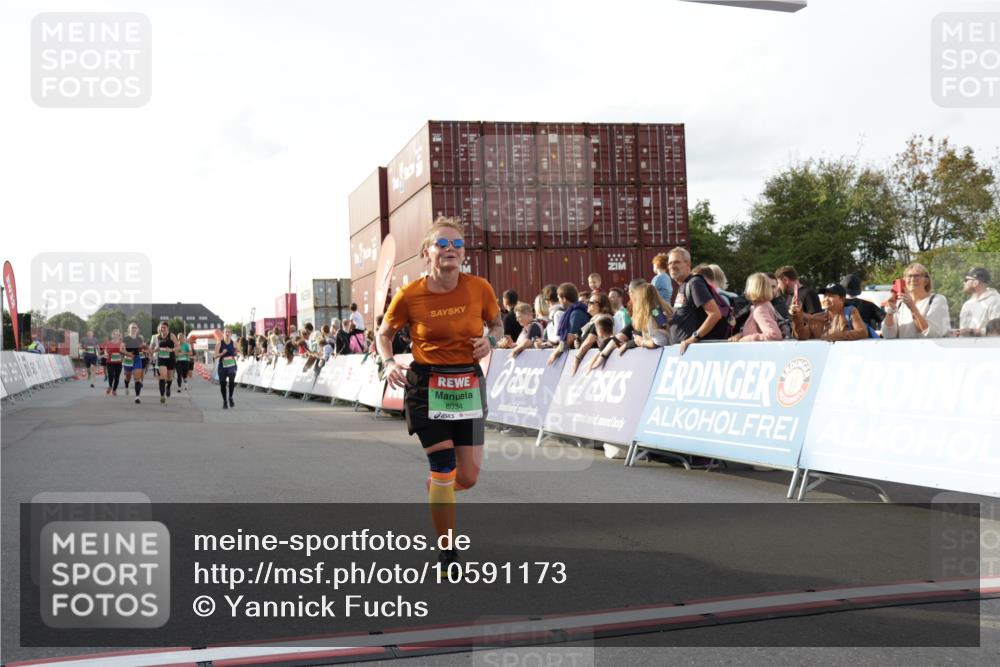 03.10.2026 - Köhlbrandbrückenlauf Yannick Fuchs http://msf.ph/oto/10591173 03.10.2026 16:17:23 Ziel 7291, 7802, 7804, 7957, 7958, 8034, 8349, 8386, 8508, 8692, 8798, 8940, 9073, 9077, 9784 meine-sportfotos.de