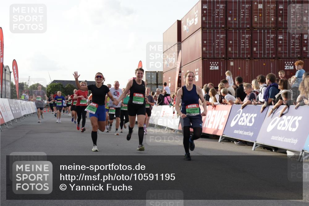 03.10.2026 - Köhlbrandbrückenlauf Yannick Fuchs http://msf.ph/oto/10591195 03.10.2026 16:17:27 Ziel 7707, 7802, 7803, 7804, 7957, 7958, 8034, 8349, 8370, 8692, 8798, 9073, 9077, 9784 meine-sportfotos.de
