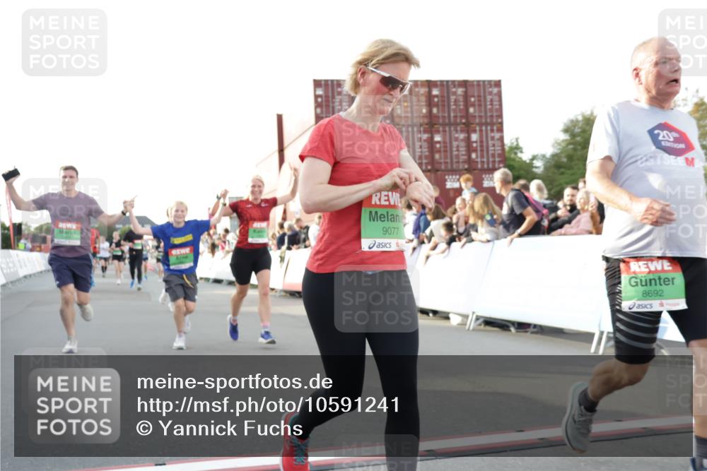 03.10.2026 - Köhlbrandbrückenlauf Yannick Fuchs http://msf.ph/oto/10591241 03.10.2026 16:17:32 Ziel 7008, 7214, 7424, 7425, 7707, 7721, 7802, 7803, 7804, 7957, 7958, 8349, 8370, 8499, 8650, 8692, 8798, 9073, 9077, 9132, 9784 meine-sportfotos.de